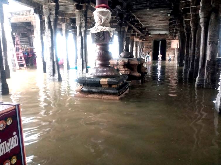 Heavy rain in Sirkazhi unlike the mythological history TNN புராண வரலாற்றுக்கு மாறாக சீர்காழியில் கொட்டித்தீர்த்த மழை... நீரில் மிதக்கும் கோயில்..!