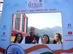 HP Assembly Election 2022: CM जयराम ठाकुर ने परिवार के साथ और 105 साल की बुजुर्ग महिला ने भी किया वोट, देखें तस्वीरें