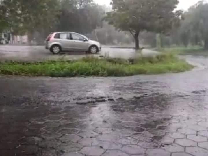 கரூரில் கொட்டித்தீர்த்த கனமழை...சாலையோரங்களில் தேங்கிய மழைநீர்... மக்கள் அவதி..! Karur today is also a holiday for schools and colleges TNN கரூரில் கொட்டித்தீர்த்த கனமழை...சாலையோரங்களில் தேங்கிய மழைநீர்... மக்கள் அவதி..!