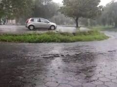 கரூரில் கொட்டித்தீர்த்த கனமழை...சாலையோரங்களில் தேங்கிய மழைநீர்... மக்கள் அவதி..!