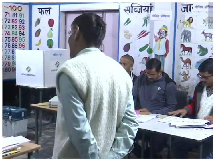 Preparations Underway As Himachal Goes To Polls Today, Voting To Begin at 8 AM Preparations Underway As Himachal Goes To Polls Today, Voting To Begin at 8 AM