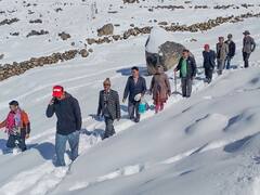 Himachal Election 2022: EVM में कैद हुई दिग्गजों की किस्मत, 66.92 फीसदी पड़े वोट, देखें तस्वीरें