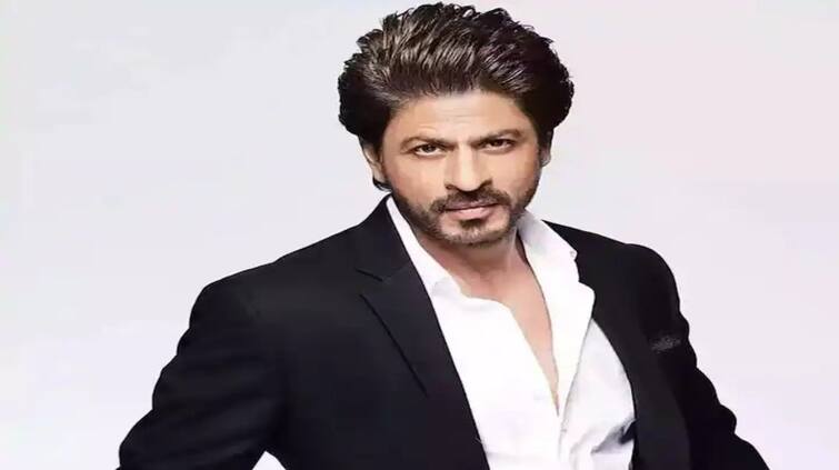 shah-rukh-khan-and-team-were-stopped-by-the-customs-department-at-mumbai-airport Shahrukh Khan: ਸ਼ਾਹਰੁਖ ਖਾਨ ਨੂੰ ਮੁੰਬਈ ਏਅਰਪੋਰਟ ‘ਤੇ ਰੋਕਿਆ, ਇੱਕ ਘੰਟੇ ਤੱਕ ਕੀਤੀ ਪੁੱਛਗਿੱਛ, ਜਾਣੋ ਕੀ ਹੈ ਮਾਮਲਾ