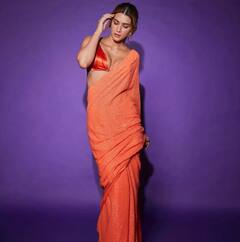 Bhediya Promotions : बोल्ड, ग्लॅमरस आणि क्लासी; Kriti Sanon साडीत दिसतेय सेक्सी