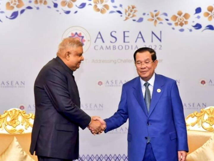 Vice President Jagdeep Dhankhar meets Prime Minister of Cambodia to discuss bilateral relations Jagdeep Dhankhar Cambodia Visit: उपराष्ट्रपति जगदीप धनखड़ ने कंबोडिया के प्रधानमंत्री से मिलकर द्विपक्षीय संबंधों पर चर्चा की