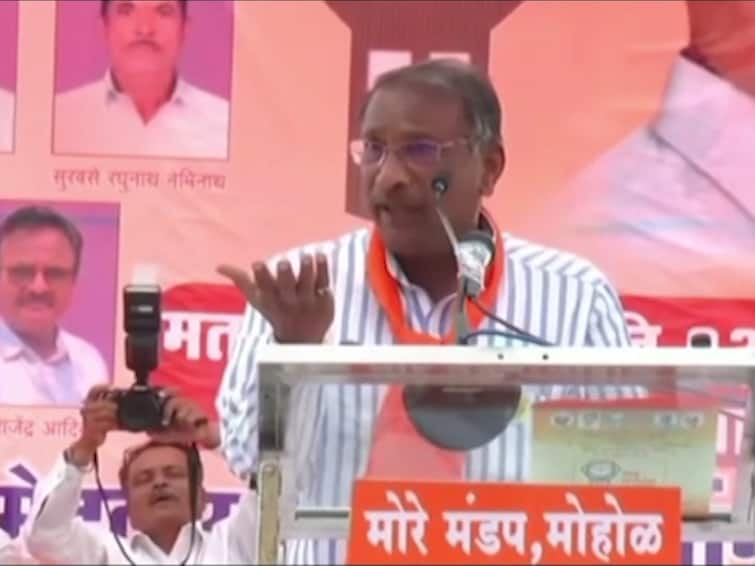 Controversial statement of Rajan Patil, former Nationalist Congress MLA of Mohol taluka Rajan Patil : पाटलांच्या पोरांना लग्नाआधीच पोरं होतात याचा अभिमान, राष्ट्रवादीच्या माजी आमदाराचं वक्तव्य, गुन्ह्याचंही समर्थन