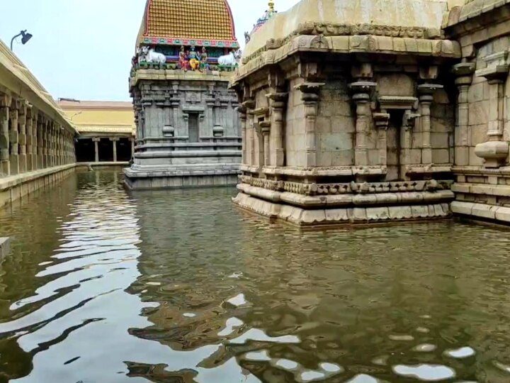 புராண வரலாற்றுக்கு மாறாக சீர்காழியில் கொட்டித்தீர்த்த மழை... நீரில் மிதக்கும் கோயில்..!