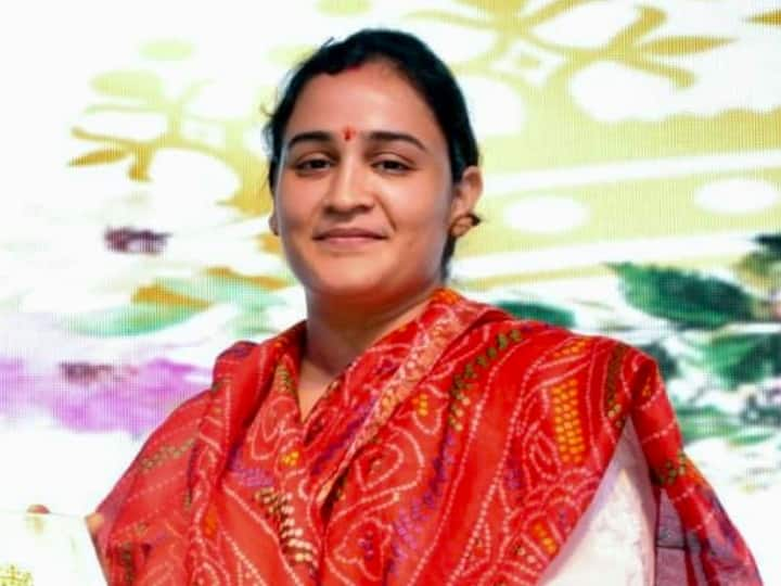 Why Aparna Yadav is not interested for BJP against Samajwadi Party and Dimple Yadav in Mainpuri By-Election know reason Mainpuri By-Election: मैनपुरी उपचुनाव के लिए बीजेपी के ओर से अपर्णा यादव नहीं दिखा रहीं रुचि! जानिए वजह