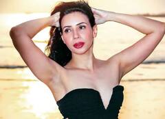 Rozlyn Khan Photos : ਕੈਂਸਰ ਨਾਲ ਜੰਗ ਲੜ ਰਹੀ ਰੋਜ਼ਲੀਨ ਖਾਨ ਗਜ਼ਬ ਦੀ ਗਲੈਮਰਸ, ਯਕੀਨ ਨਹੀਂ ਆਉਂਦਾ ਤਾਂ ਖੁਦ ਹੀ ਦੇਖ ਲਓ