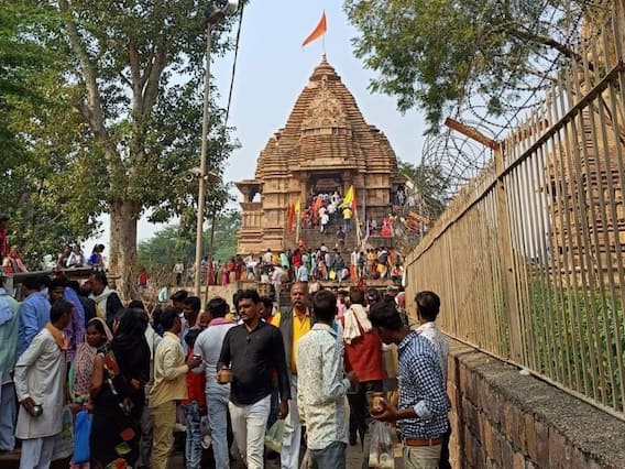 PHOTOS: मतंगेश्वर महादेव मंदिर का रहस्य, हर साल बढ़ती है शिवलिंग की लंबाई, जानें कैसे पहुंची भगवान शंकर के पास मरकत मणि?