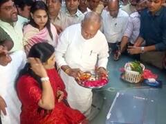 समर्थकों के साथ नगर निगम पहुंचीं सौम्या गुर्जर, तीसरी बार संभाला ग्रेटर जयपुर मेयर का पदभार