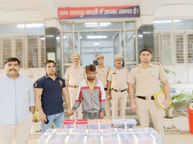 Suspect from Punjab arrested by Delhi Police, 9 pistols, 18 magazines and large quantity of cartridges recovered ਪੰਜਾਬ ਦਾ ਸ਼ੱਕੀ ਦਿੱਲੀ ਪੁਲਿਸ ਨੇ ਕੀਤੀ ਗ੍ਰਿਫ਼ਤਾਰ, 9 ਪਿਸਤੌਲ, 18 ਮੈਗਜ਼ੀਨ ਤੇ ਵੱਡੀ ਮਾਤਰਾ 'ਚ ਕਾਰਤੂਸ ਬਰਾਮਦ