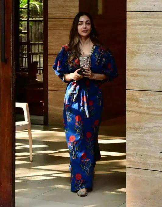 મલાઈકાએ તેના ચહેરા પર સુંદર સ્માઈલ અને મેચિંગ શૂઝ સાથે તેનો લૂકને પૂર્ણ કર્યો છે.
