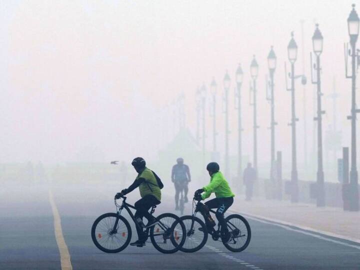 Air quality is improving in Delhi-NCR with drop in temperature Delhi-NCR Pollution and Weather Update: अभी भी बहुत खराब है दिल्ली की हवा, कई इलाकों में 300 के ऊपर AQI, जानें- आपके क्षेत्र का क्या है हाल