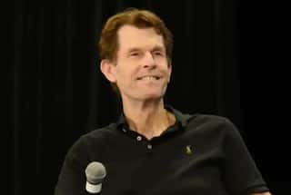 Kevin Conroy Dies: 'બેટમેન' નો અવાજ બનેલા એક્ટર કેવિન કૉનરૉયનું 66 વર્ષની ઉંમરે નિધન, કેન્સર સામે લડાઇ હાર્યા