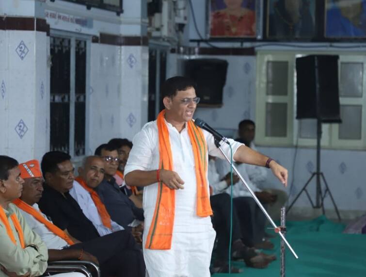 Gujarat Election 2022: Party workers not happy Mahesh Kaswala name announcement Gujarat Election 2022: સાવરકુંડલા ભાજપના ઉમેદવાર સામે અસંતોષ, જાણો ક્યાં યોજાઈ બેઠક