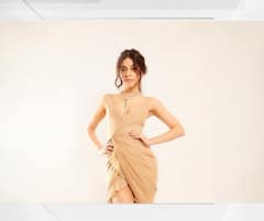 Alaya F : पूजा बेदीच्या लेकीचा घायाळ करणारा अंदाज, टोन्ड फिगरवर चाहते फिदा