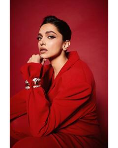 Deepika Padukone Photos: రెడ్ సూట్ లో దీపికా పదుకొనే స్టైలిష్ లుక్