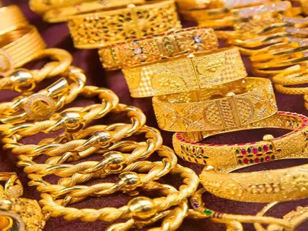 gold and silver price reduced for november 12th 2022 Gold Silver Price: ஹாப்பி நியூஸ் மக்களே! தங்கம் விலை எவ்ளோ குறைஞ்சிருக்கு தெரியுமா? இன்றைய நிலவரம்..