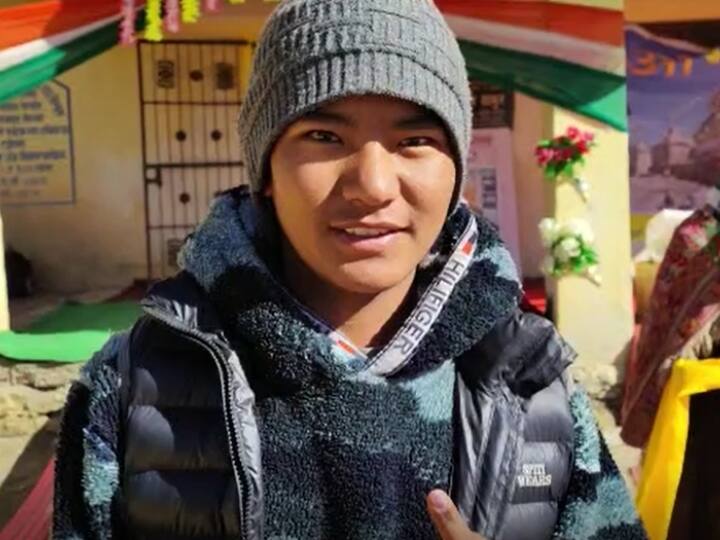 Himachal Elections 2022: विश्व के सबसे ऊंचे पोलिंग बूथ टशीगंग में मतदान जारी, कुल 52 वोटर करेंगे मताधिकार का इस्तेमाल Himachal Pradesh Assembly Election 2022 Voting continues at Tashigang the world highest polling booth ann Himachal Elections 2022: विश्व के सबसे ऊंचे पोलिंग बूथ टशीगंग में मतदान जारी, कुल 52 वोटर करेंगे मताधिकार का इस्तेमाल