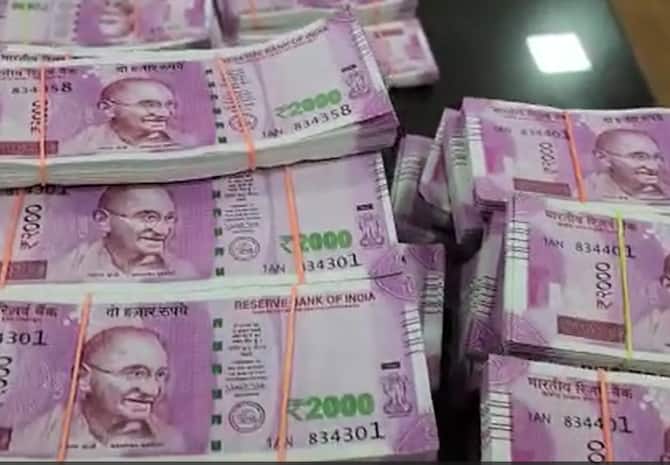 Fake 2000 Currency Notes Of Rs 8 Crore Seized After Gang Busted By Thane  Crime Branch Of Maharashtra Police ANN | Maharashtra: 8 करोड़ रुपये के 2000  वाले नकली नोट बरामद, ठाणे