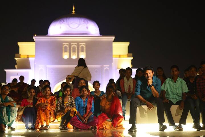 ஐக்கிய அரபு அமீரகத்தில் உள்ள அரசு அரண்மனைகள் மாணவர்களுக்கு சுற்றி காண்பிக்கப்பட்டன