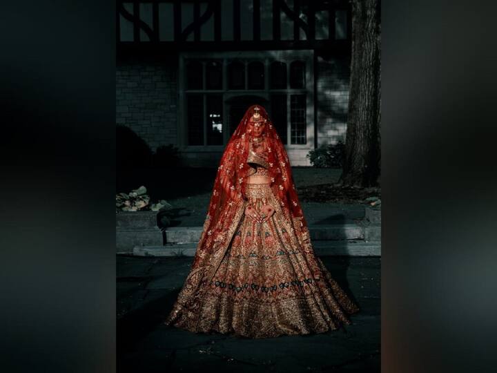 This season is defined by kalidaar lehengas and anarkalis, varied sleeves in blouses, plunging necklines in backless style, concept saris, sequins and fluffy lehengas and dresses in subdued hues and colourful embroidery. (Image Source: pexels.com)