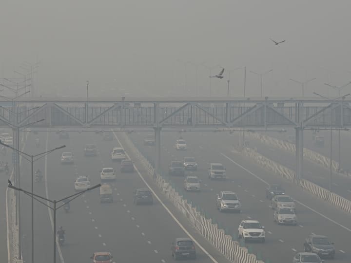 Delhi Pollution: दिल्ली की एयर क्वालिटी फिर खराब, निर्माण और तोड़फोड़ के कामों पर लगा बैन