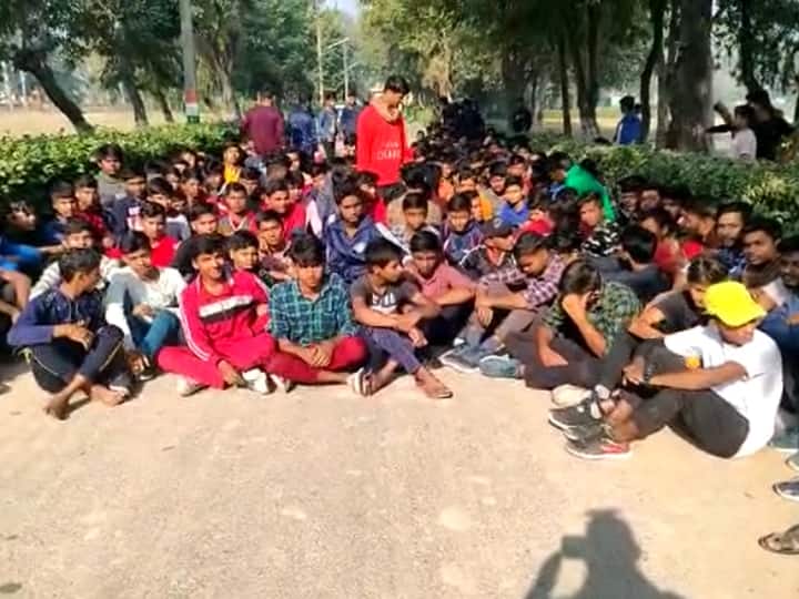 demonstration of Jawahar Navodaya Vidyalaya students in Amethi ANN Amethi: खराब खाना मिलने पर जवाहर नवोदय विद्यालय के छात्रों का भड़का गुस्सा, प्रिंसिपल को हटाने की मांग तेज
