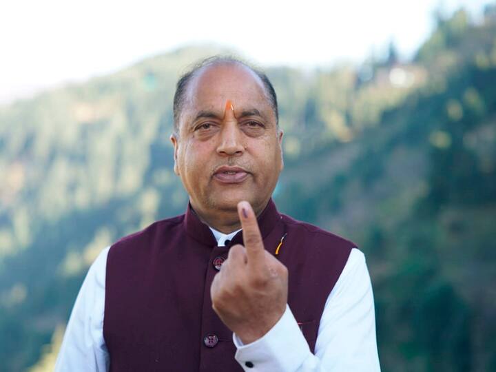 Himachal Pradesh Chief Minister Jairam Thakur casts his vote at Bagshyiad in Mandi's Seraj during the Assembly polls. (Source: PTI)