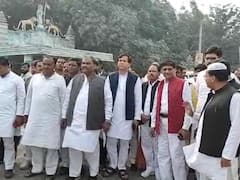 महिलाओं पर लाठीचार्ज के बाद जायजा लेने पहुंचा सपा प्रतिनिधिमंडल, फोटो सेशन तक रहा सीमित दौरा