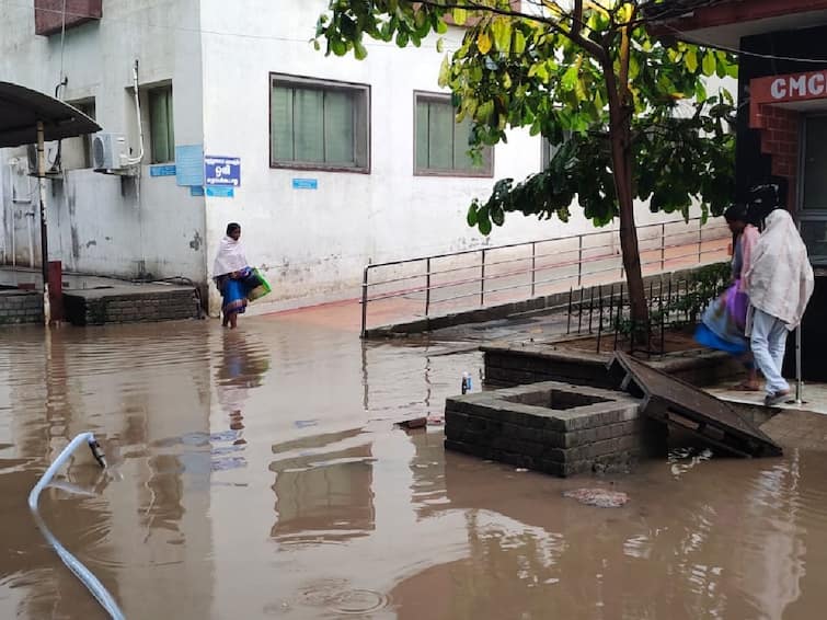 Due to continuous rain in Coimbatore, flood water surrounded the government hospital Coimbatore Rain : கோவையில் தொடர் மழை.. அரசு மருத்துவமனையை சூழ்ந்த வெள்ள நீர்.. நடவடிக்கை என்ன?