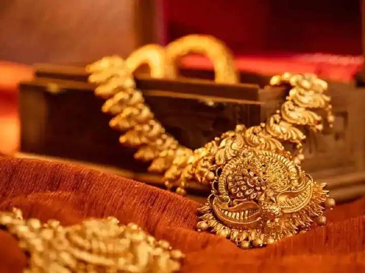gold rate today gold and silver price in on 12th november 2022 gold and silver rate slightly down today marathi news Gold Rate Today : सोन्याचे दर 'जैसे थे', तर चांदी किंचित स्वस्त; वाचा तुमच्या शहरातील दर