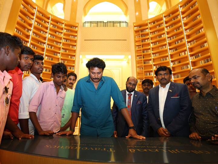 அரண்மனைகளின் வரலாறுகளும் மாணவர்களுக்கு மின்னொளி படம் மூலம் விளக்கி கூறப்பட்டுள்ளது