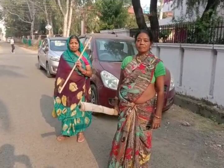 Jabalpur women carrying logs Boxer Biker Punches women and escapes Police registered FIR in MP ANN Jabalpur News: जबलपुर में लट्ठ लेकर चल रही है महिलाएं, वजह जानकर आप भी होंगे हैरान