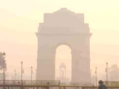 Delhi Remains Covered In Thick Smog, Air Quality Stays Very Poor