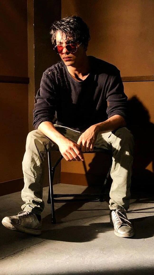 আরিয়ান খানের সঙ্গে ছোটবেলা থেকে বন্ধুত্ব অনন্যা পাণ্ডের। ছোটবেলার ছবি পোস্ট করে তিনি লিখেছেন, 'বেবি আরিয়ানকে মিস করছি। শুভ জন্মদিন আমার প্রথম এবং সবসময়ের প্রিয় বন্ধুকে।'