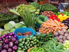 Vegetable Price: 100-ஐ தொட்ட சின்ன வெங்காயம், சர்ரென ஏறிய முருங்கை விலை.. இன்றைய காய்கறி விலை நிலவரம் இதோ..