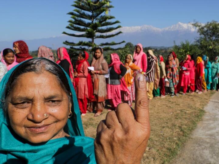 Himachal Pradesh Elections 2022: दोपहर 3 बजे तक 55.66 फीसदी हुआ मतदान, जानें किस विधानसभा में हुई सबसे ज्यादा वोटिंग Himachal Pradesh Elections 2022 MORE THEN 55 percent polling till 3 pm know in which assembly the maximum voting took place Himachal Pradesh Elections 2022: दोपहर 3 बजे तक 55.66 फीसदी हुआ मतदान, जानें किस विधानसभा में हुई सबसे ज्यादा वोटिंग
