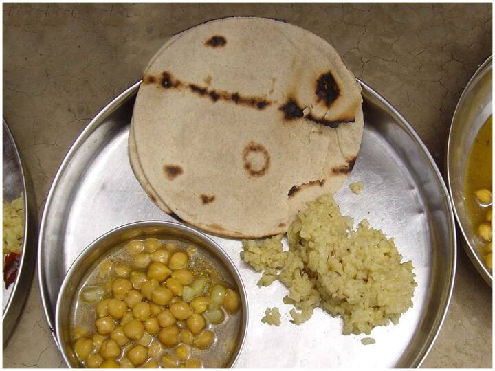 Why not serve three chapatis on a plate? ప్లేటులో మూడు చపాతీలు వడ్డించకూడదంటారు ఎందుకు?