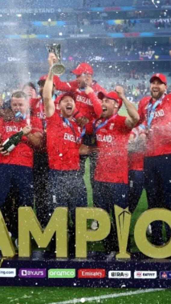 পাকিস্তানকে ৫ উইকেটে হারিয়ে বিশ্বচ্যাম্পিয়ন ইংল্যান্ড