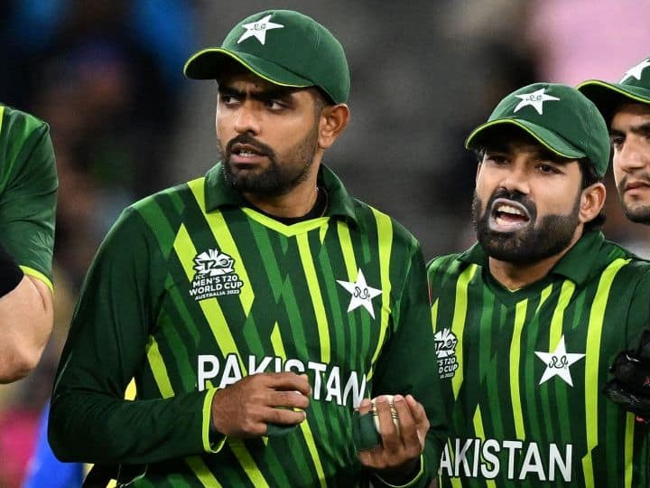 T20 World Cup 2022 Babar Azam defends pakistan batting strategy against england T20 WC 2022: इंग्लैंड से मिली हार के बाद बाबर आजम ने अपनी रणनीति का किया बचाव, जानें खिलाड़ियों को लेकर क्या कहा