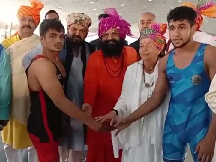 Haridwar News Three day wrestling competition organized for the first time in Uttarakhand ANN Haridwar News: उत्तराखंड में पहली बार आयोजित की गई कुश्ती प्रतियोगिता, देश के कोने-कोने से शामिल हुए खिलाड़ी