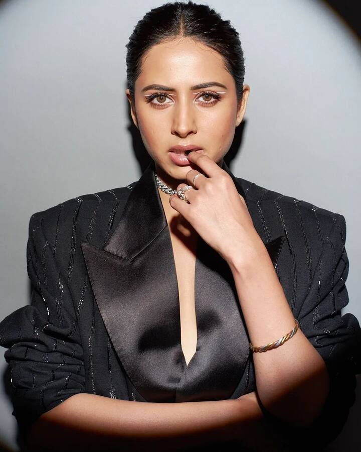 आता अभिनेत्रीचा हा लूक लोकांमध्ये चांगलाच व्हायरल होत आहे. (फोटो सौजन्य : sargunmehta/इंस्टाग्राम)