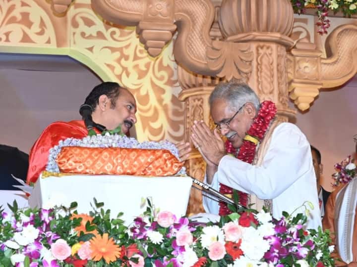 Chhattisgarh: शिव महापुराण सुनने पहुंचे सीएम बघेल, हर हर महादेव का जयकारा लगाते हुए श्रद्धालुओं से कही ये बात