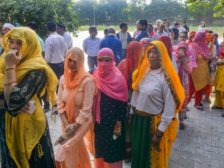 Haryana Panchayat Election 2022 More than 80 percent voting in second phase of Haryana Panchayat chunav Haryana Panchayat Election 2022: हरियाणा पंचायत चुनाव के दूसरे चरण में 80 फीसदी से ज्यादा हुआ मतदान, कई जगहों पर हुई हिंसा