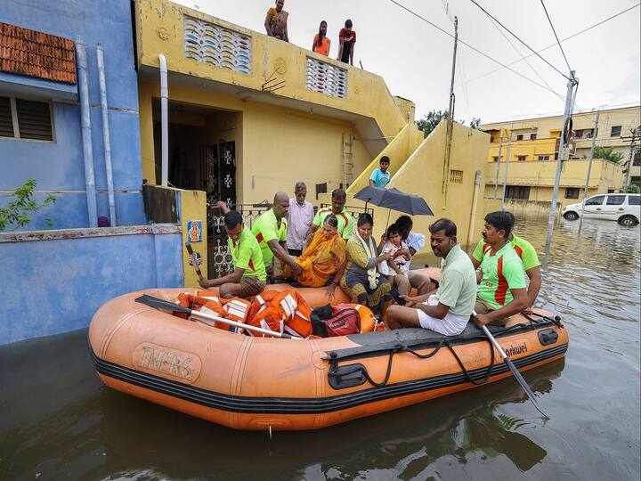Following heavy rains, Tamil Nadu Fire and Rescue Services (TNFRS) personnel in Chennai evacuate residents from a waterlogged residential area. (Image Source: PTI)