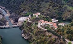 Village for Sale: ছবির মতো সাজানো গ্রাম, পকেটের রেস্ত থাকলেই হল, কিনতে পারেন যে কেউ