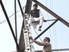 AAP Councillor Climbs Tower: టికెట్ ఇవ్వలేదని టవర్ ఎక్కిన ఆప్‌ నేత, ఇదేం నిరసనరా నాయనా!