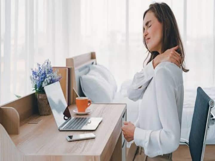 Health Tips Work From Home Side Effects Know how to get rid of back and neck pain Work From Home में पीठ दर्द की वजह से जॉब छोड़ रहे लोग... कहीं आपकी भी ये स्थिति ना आ जाए तो ध्यान रखें ये बातें
